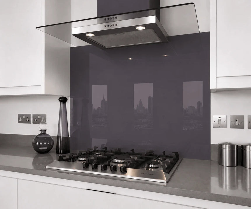 Raven Hymm Glass Splashback behind hob