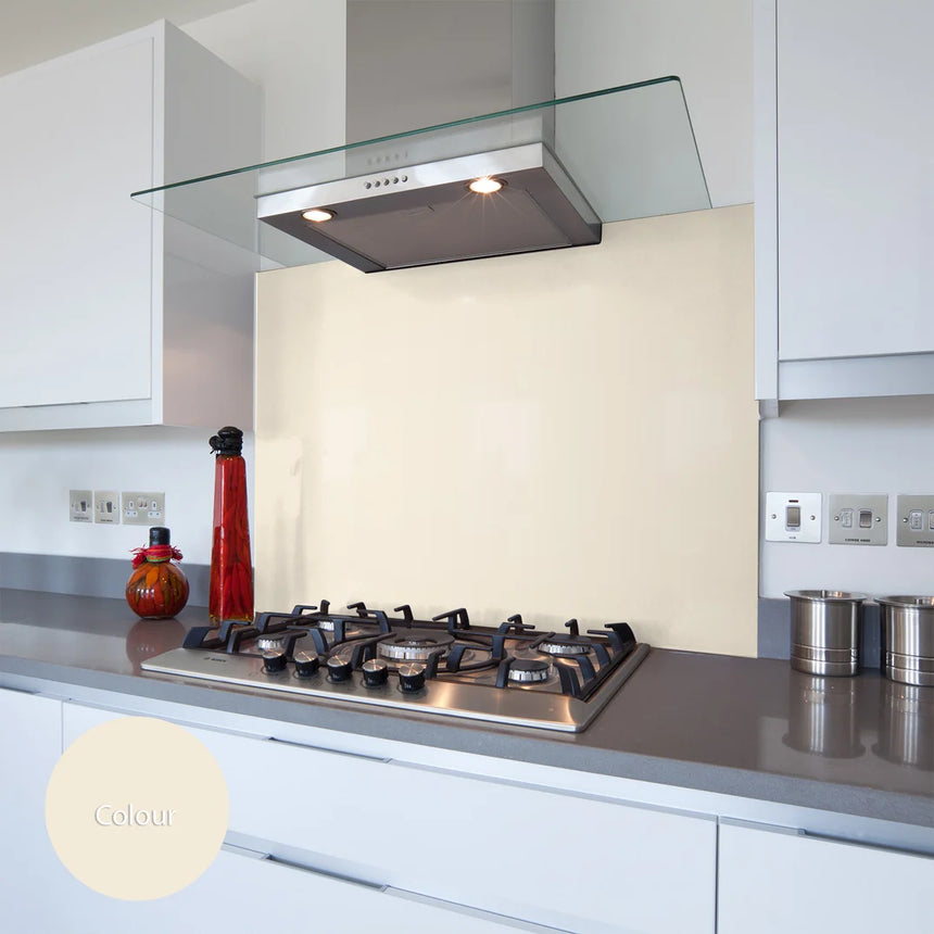 Honey cream glass splashback behind hob